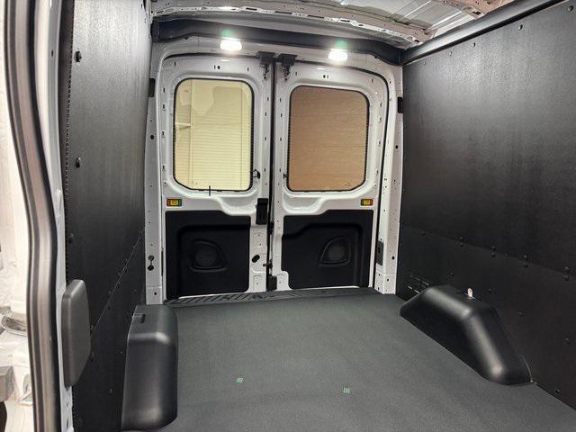 Photo of 2025 Oxford White Ford Transit-250