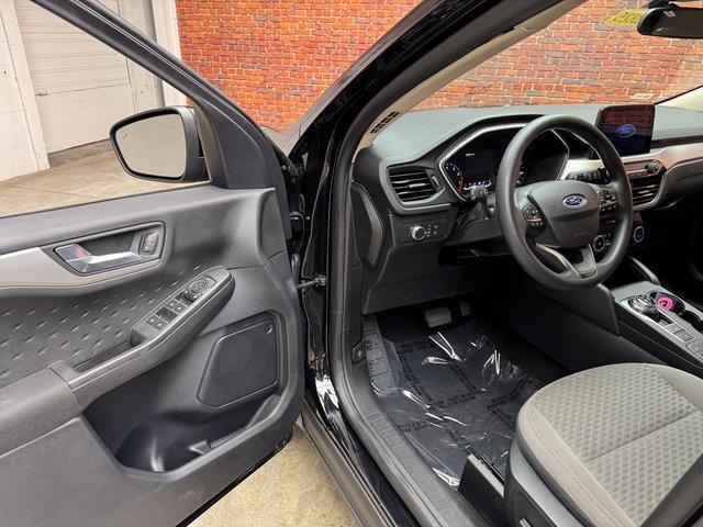 Photo of 2020 Agate Black Metallic Ford Escape
