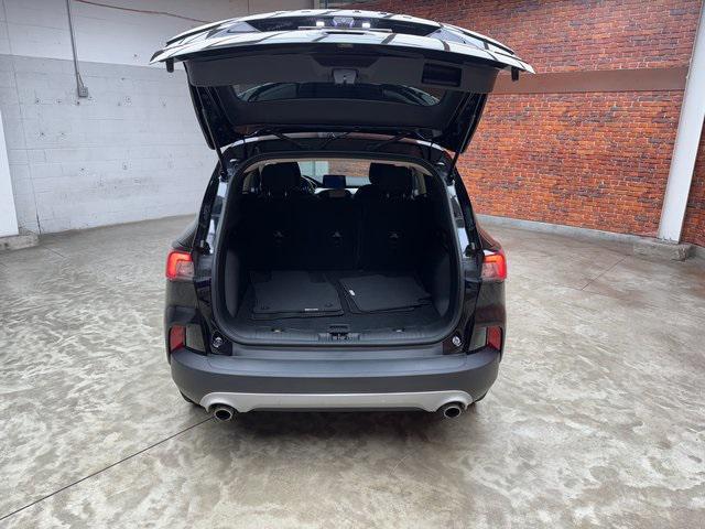 Photo of 2020 Agate Black Metallic Ford Escape