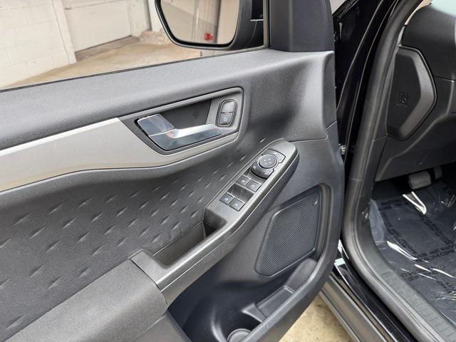 Photo of 2020 Agate Black Metallic Ford Escape