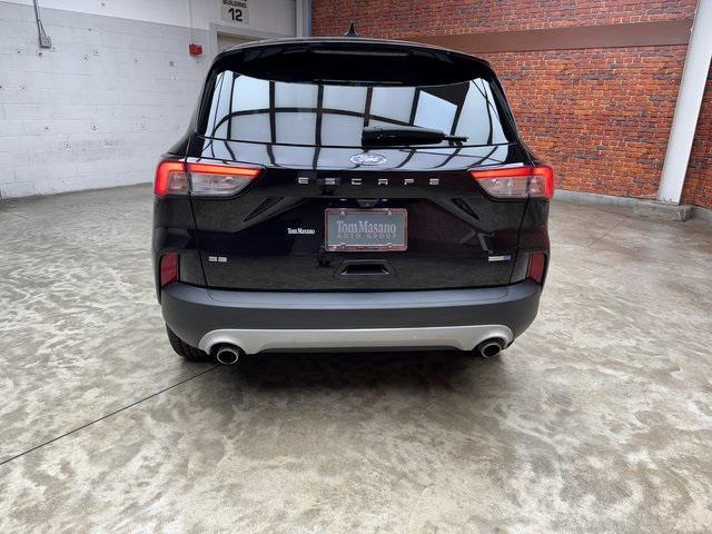 Photo of 2020 Agate Black Metallic Ford Escape
