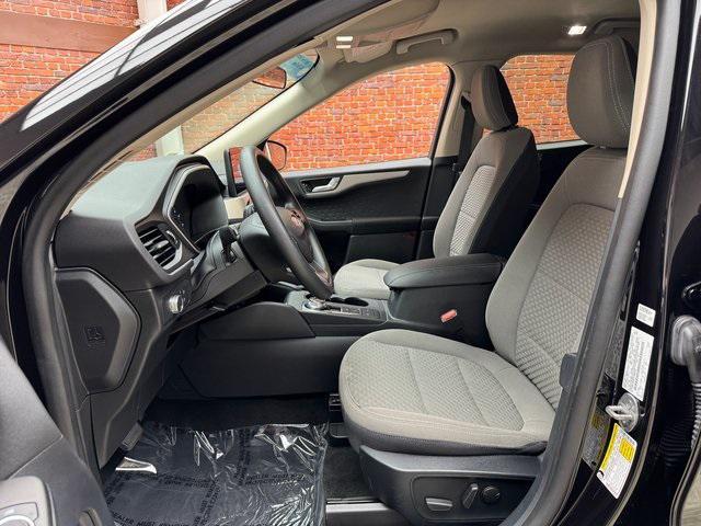 Photo of 2020 Agate Black Metallic Ford Escape