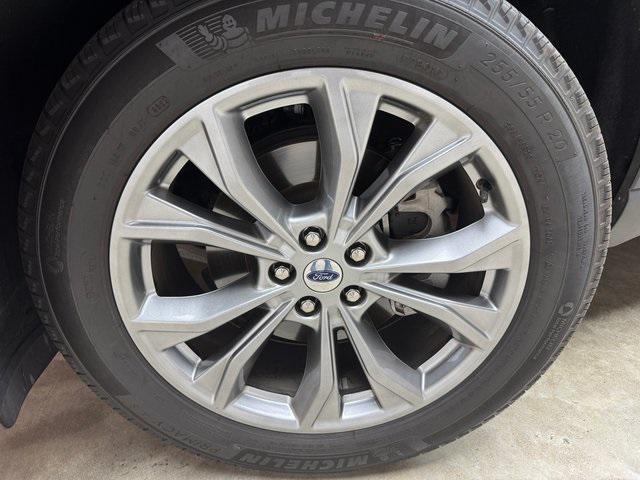 Photo of 2023 Carbonized Gray Metallic Ford Explorer