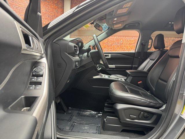 Photo of 2023 Carbonized Gray Metallic Ford Explorer