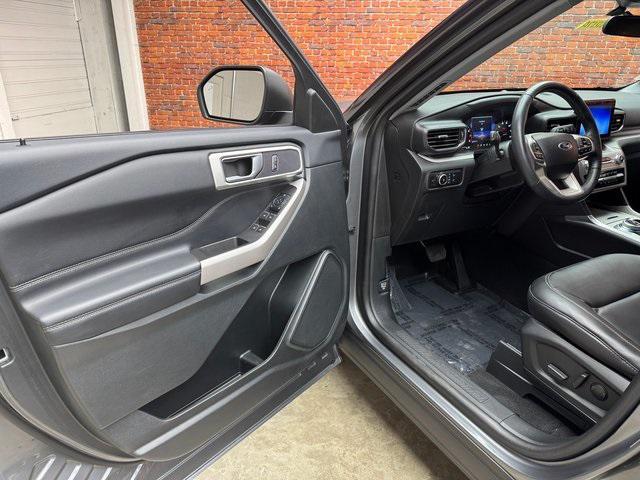 Photo of 2023 Carbonized Gray Metallic Ford Explorer
