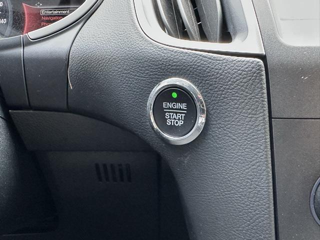Photo of 2016 INGOT SILVER METALLIC Ford Edge