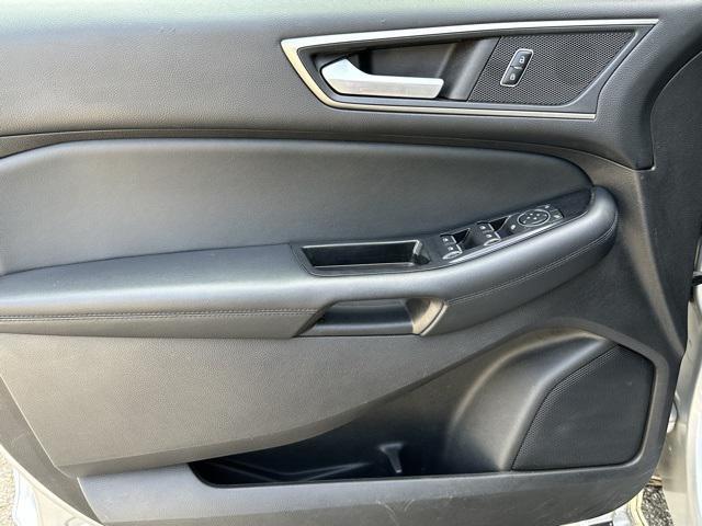 Photo of 2016 INGOT SILVER METALLIC Ford Edge