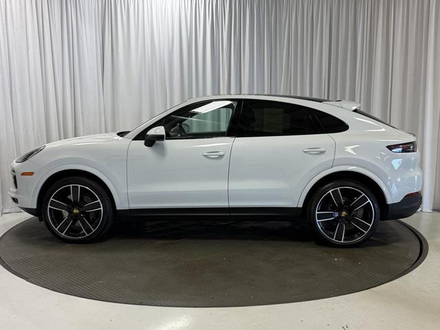 Photo of 2022 White Porsche Cayenne