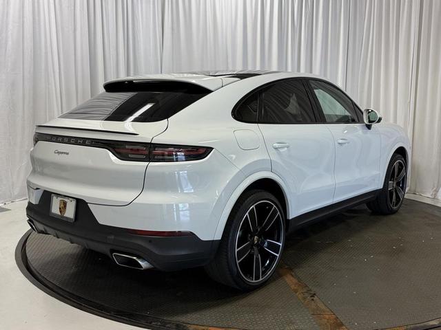 Photo of 2022 White Porsche Cayenne