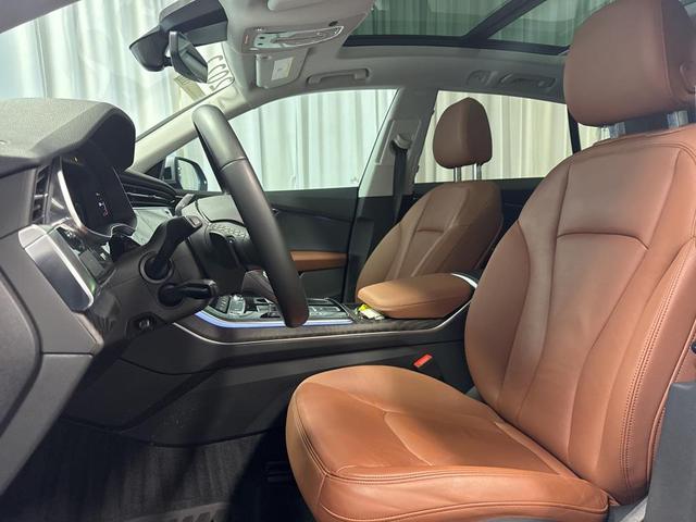 Photo of 2022 Florett Silver Metallic Audi Q8