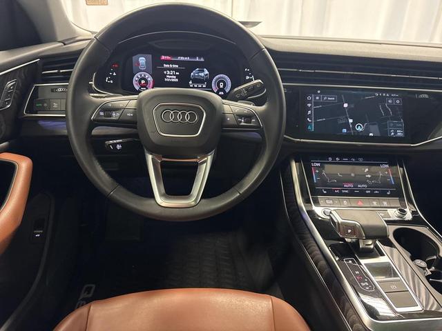 Photo of 2022 Florett Silver Metallic Audi Q8