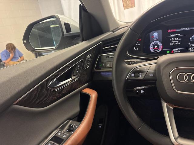 Photo of 2022 Florett Silver Metallic Audi Q8