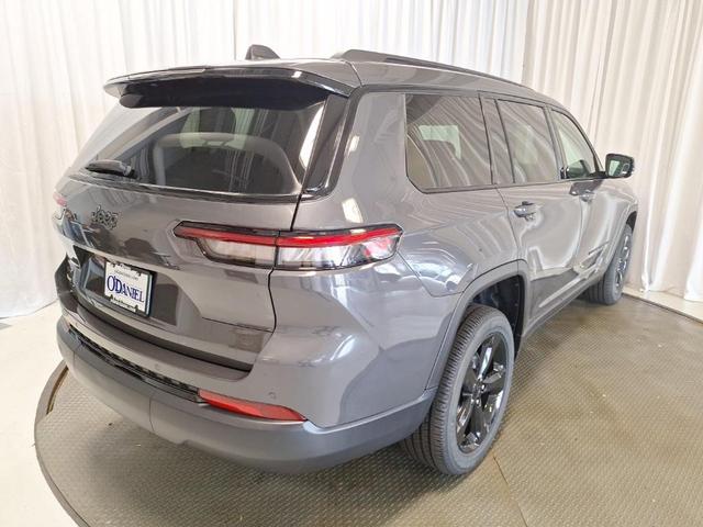 Photo of 2025 Baltic Gray Metallic Clearcoat Jeep Grand Cherokee L