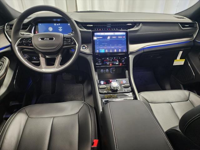 Photo of 2025 Bright White Clearcoat Jeep Grand Cherokee L