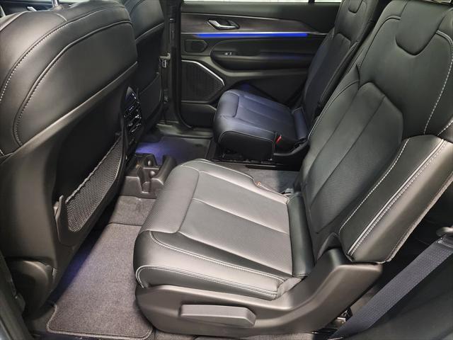 Photo of 2025 Bright White Clearcoat Jeep Grand Cherokee L