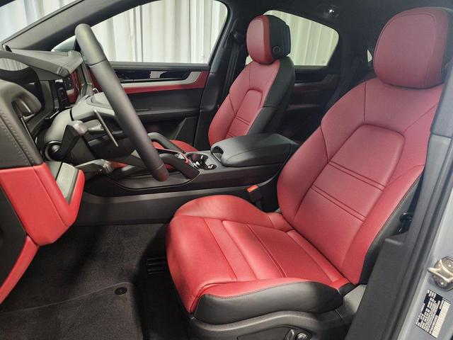 Photo of 2025 Dolomite Silver Metallic Porsche Cayenne
