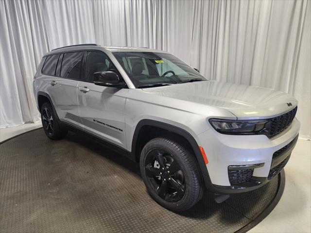 Photo of 2025 Silver Zynith Jeep Grand Cherokee L