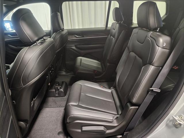 Photo of 2025 Silver Zynith Jeep Grand Cherokee L