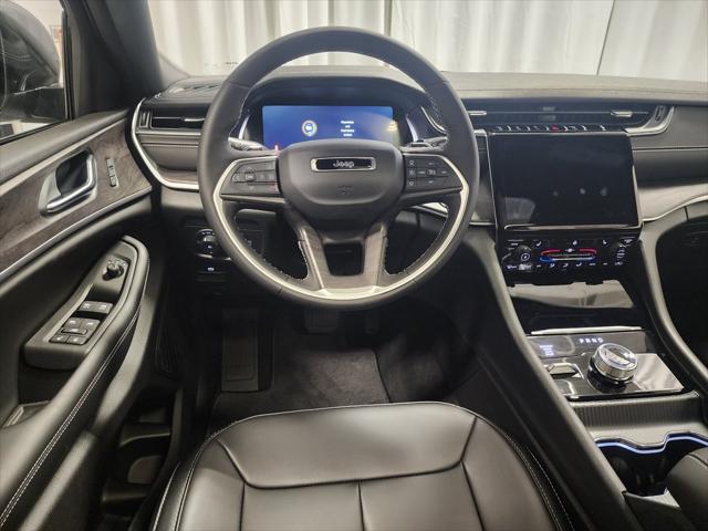 Photo of 2025 Silver Zynith Jeep Grand Cherokee L