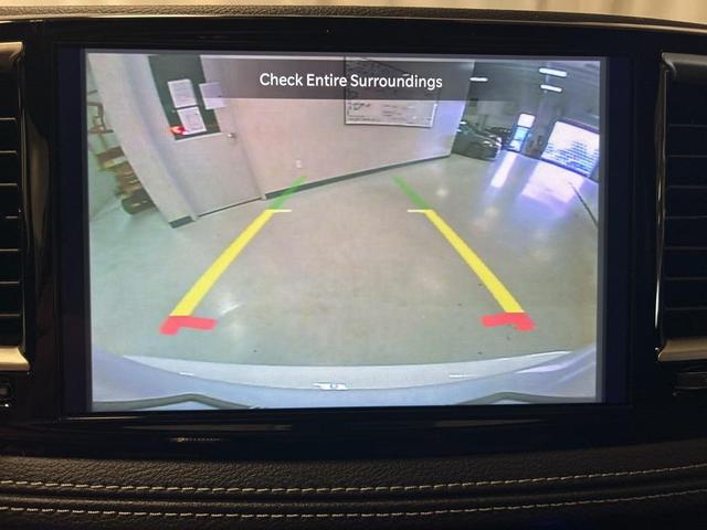 Photo of 2026 Bright White Clearcoat Chrysler Pacifica