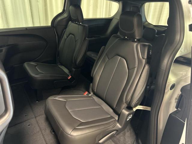 Photo of 2026 Bright White Clearcoat Chrysler Pacifica