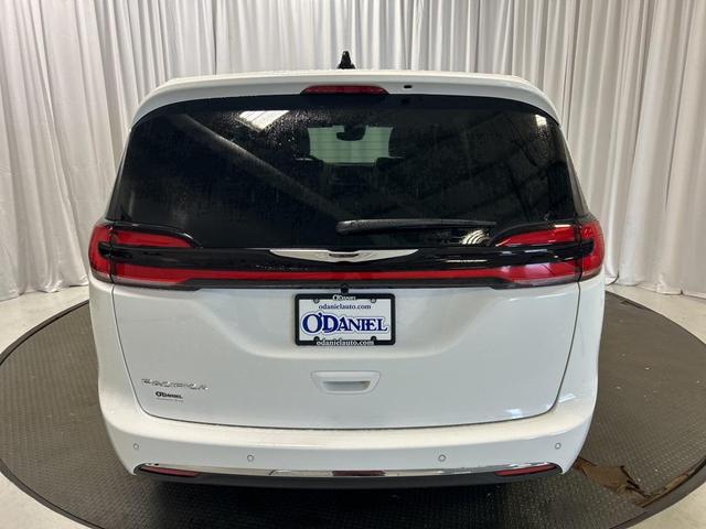 Photo of 2026 Bright White Clearcoat Chrysler Pacifica