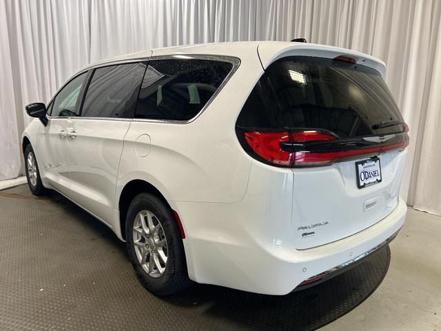 Photo of 2026 Bright White Clearcoat Chrysler Pacifica