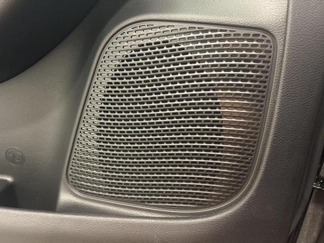 Photo of 2026 Diamond Black Crystal Pearlcoat Chrysler Pacifica