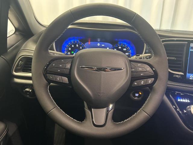 Photo of 2026 Diamond Black Crystal Pearlcoat Chrysler Pacifica