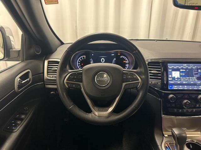 Photo of 2022 Bright White Clearcoat Jeep Grand Cherokee
