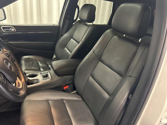 Photo of 2022 Bright White Clearcoat Jeep Grand Cherokee