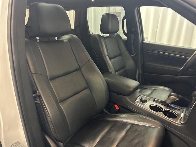Photo of 2022 Bright White Clearcoat Jeep Grand Cherokee