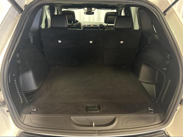 Photo of 2022 Bright White Clearcoat Jeep Grand Cherokee