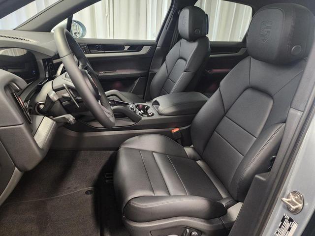 Photo of 2025 Dolomite Silver Metallic Porsche Cayenne