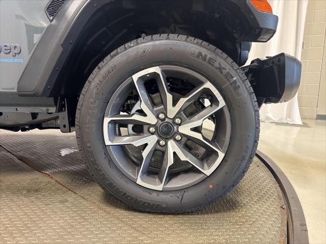 Photo of 2025 Anvil Clearcoat Jeep Wrangler