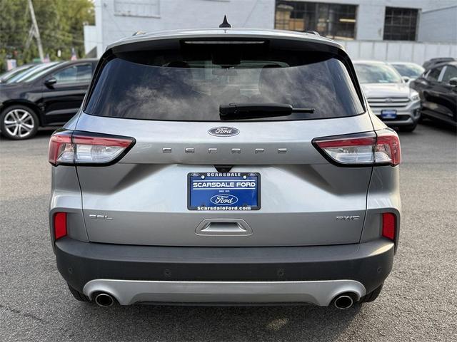 Photo of 2022 Iconic Silver Metallic Ford Escape