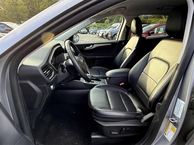 Photo of 2022 Iconic Silver Metallic Ford Escape