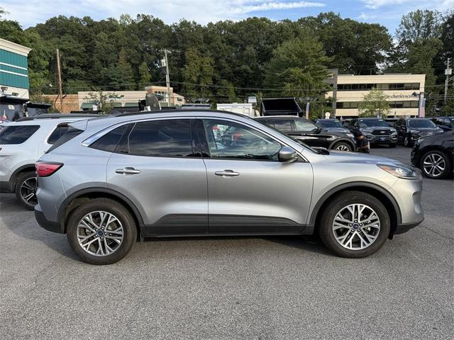 Photo of 2022 Iconic Silver Metallic Ford Escape