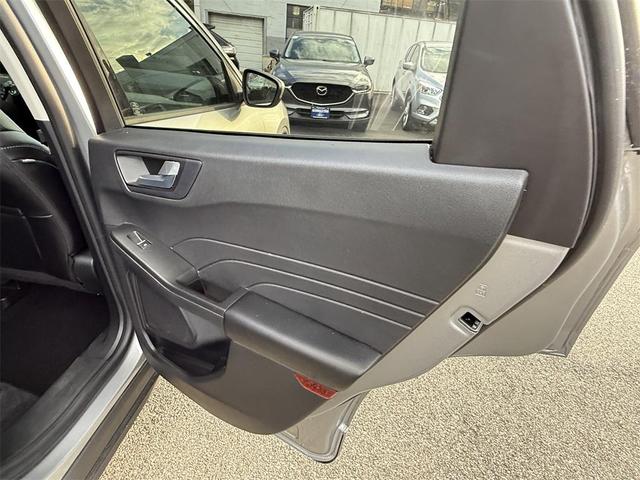 Photo of 2022 Iconic Silver Metallic Ford Escape