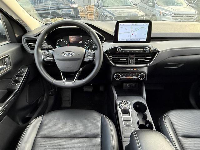 Photo of 2022 Iconic Silver Metallic Ford Escape