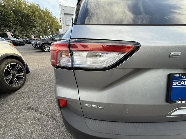 Photo of 2022 Iconic Silver Metallic Ford Escape