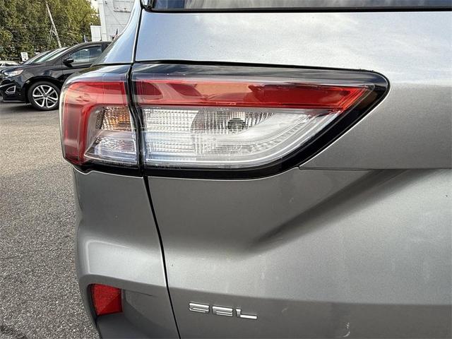 Photo of 2022 Iconic Silver Metallic Ford Escape