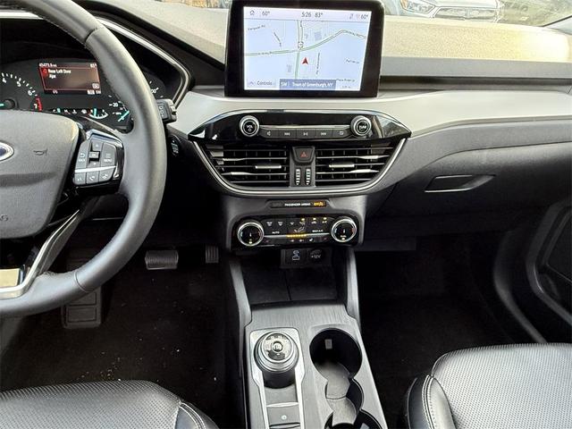 Photo of 2022 Iconic Silver Metallic Ford Escape
