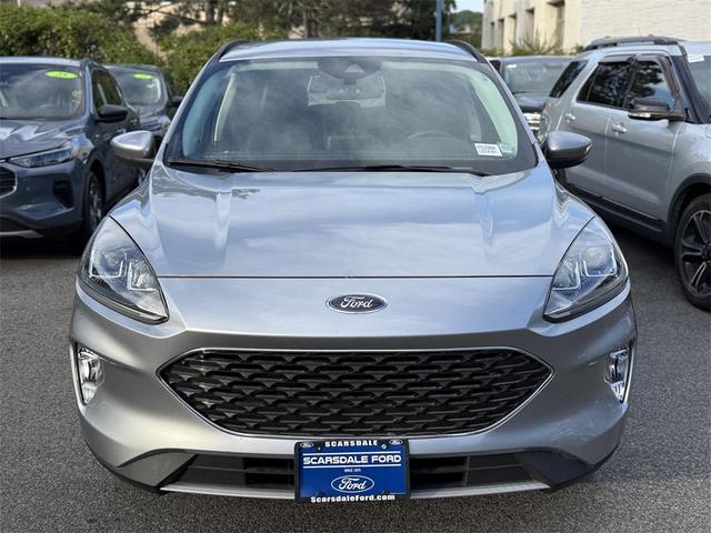 Photo of 2022 Iconic Silver Metallic Ford Escape