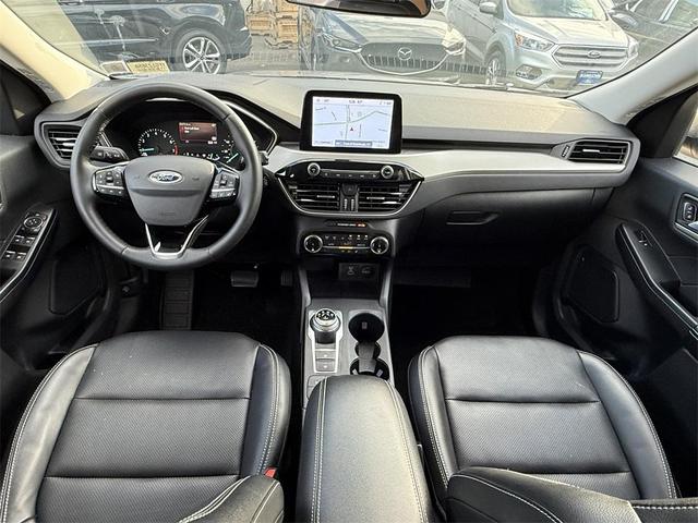 Photo of 2022 Iconic Silver Metallic Ford Escape