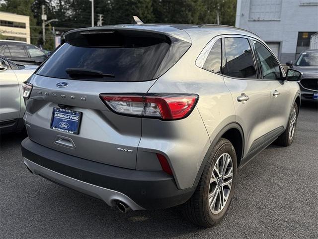 Photo of 2022 Iconic Silver Metallic Ford Escape