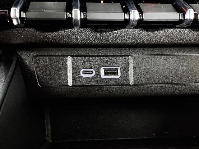 Photo of 2026 White GMC Canyon