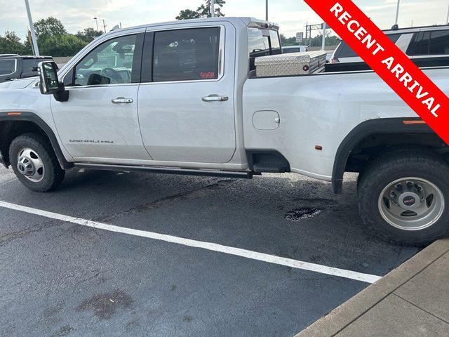 Photo of 2021 White GMC Sierra 3500
