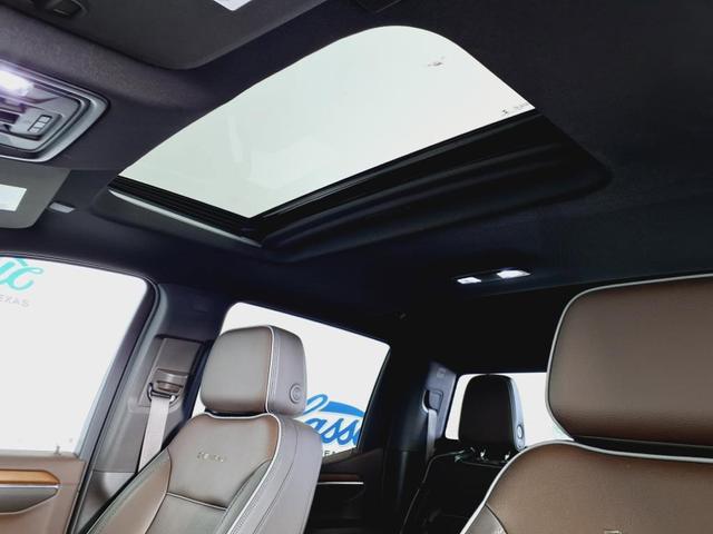 Photo of 2023 White GMC Sierra 1500