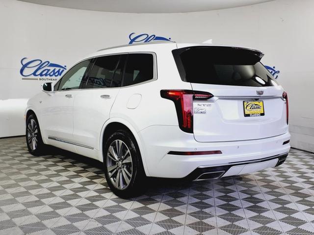 Photo of 2020 White Cadillac XT6